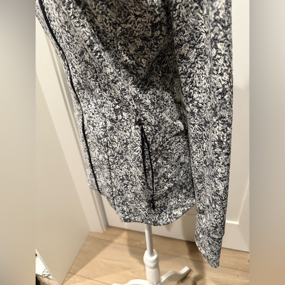 Athleta Salutation Jacket Size M - image 4